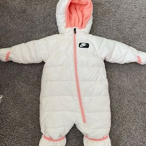 Nike Snowsuit 6-9 Months, never worn